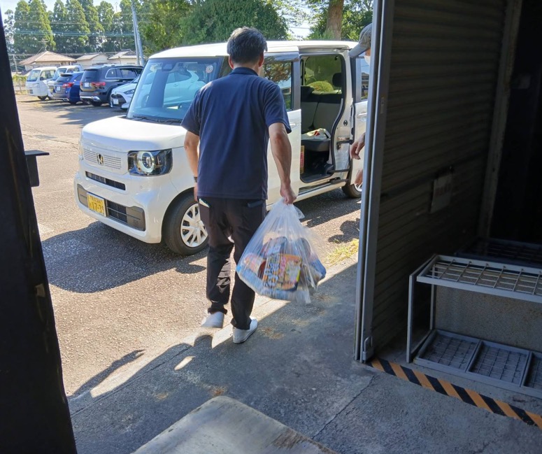 支援物資を従業員へ提供しました